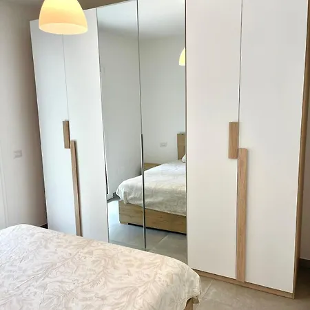 Apartamento New Seaside Luxury 2 Camere, 2 Bagni, Box Auto Gratuito2 Bdr, 2 Bathrooms Free Indoor Parking