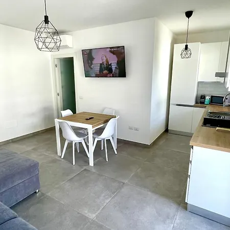 Apartmán New Seaside Luxury 2 Camere, 2 Bagni, Box Auto Gratuito2 Bdr, 2 Bathrooms Free Indoor Parking *