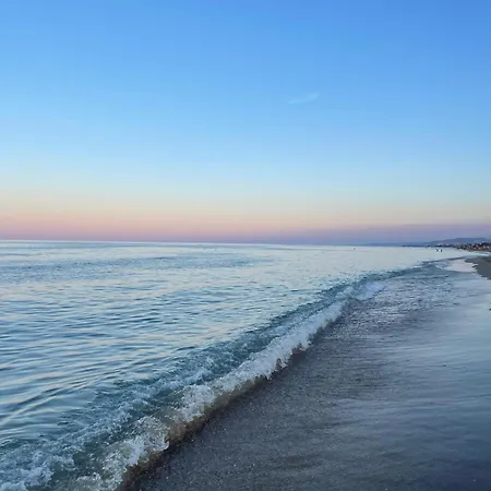 New Seaside Luxury 2 Camere, 2 Bagni, Box Auto Gratuito2 Bdr, 2 Bathrooms Free Indoor Parking Apartmán Alba Adriatica
